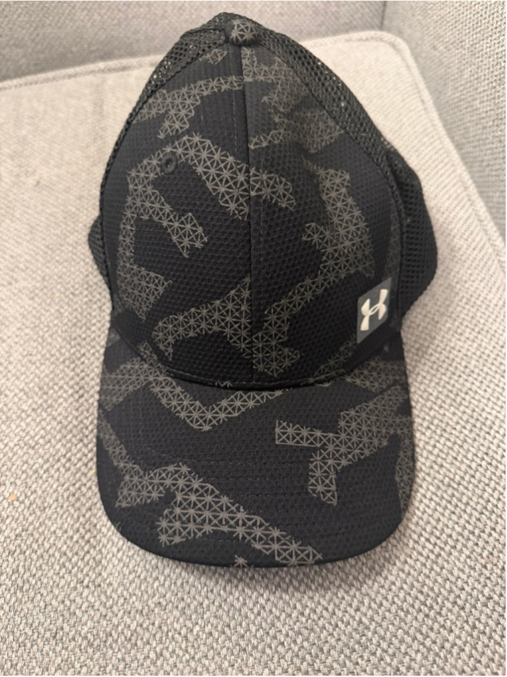 Under Armour Men's Blitzing Trucker Hat black geometric camo trucker hat